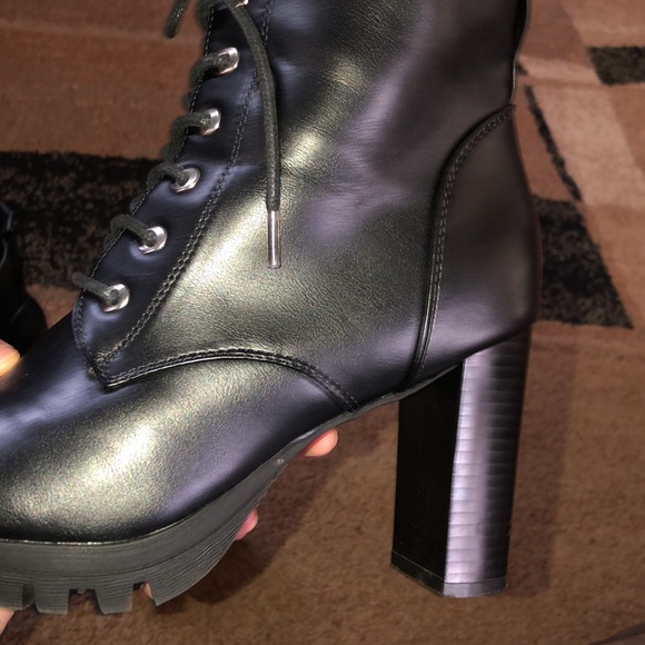 Heels - Picture 3 of 4